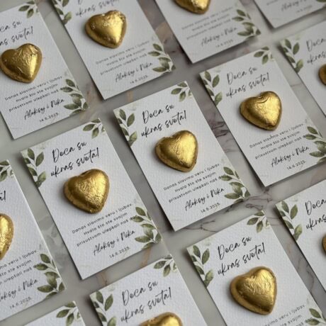 Heart-shaped chocolates on thank you tags for Zahvalnica M58.