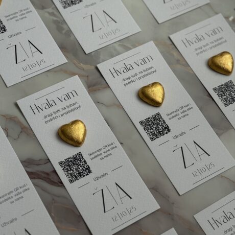 Thank you card with gold heart and QR code, perfect for expressing gratitude at events or celebratio.