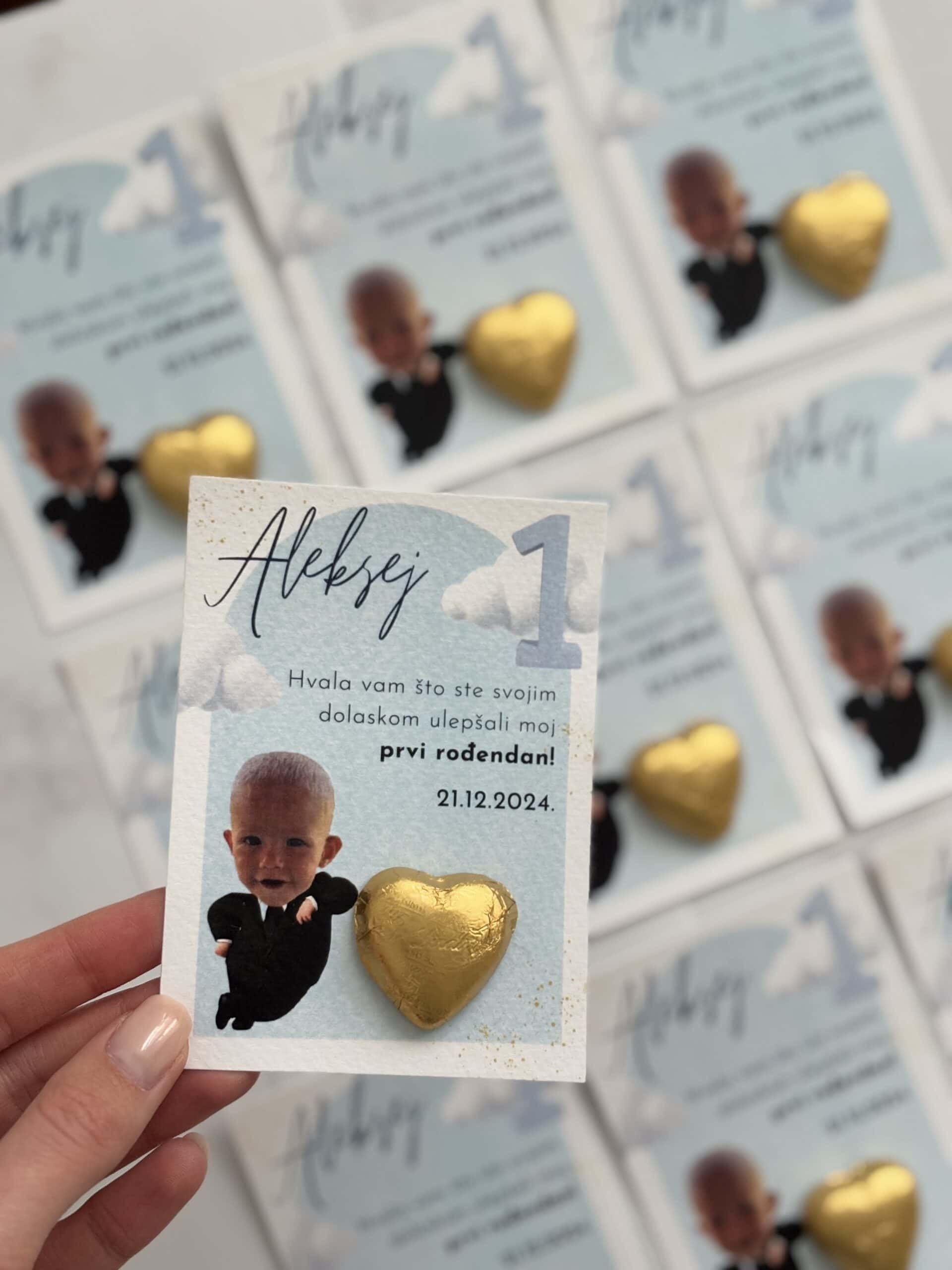 Personalized first birthday thank you card with gold heart and child's photo, for Zahvalnica S41.