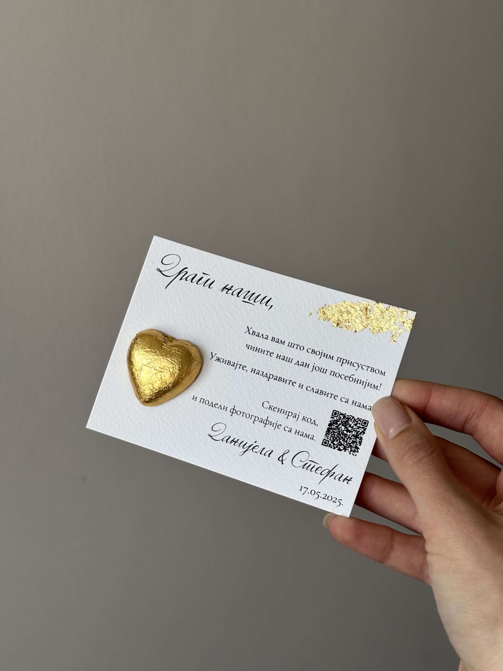 Thank you card with gold heart, personalized message, and decorative gold elements for Zahvalnica S3.
